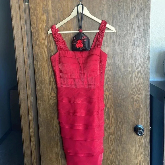 Red‎ Formal Dress 6 - Picture 1 of 4